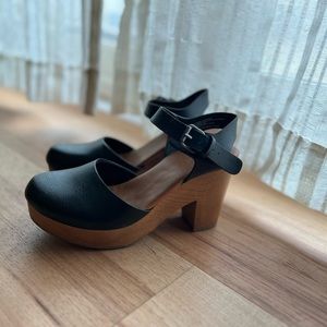 Universal Thread Marcia heeled clog size 6